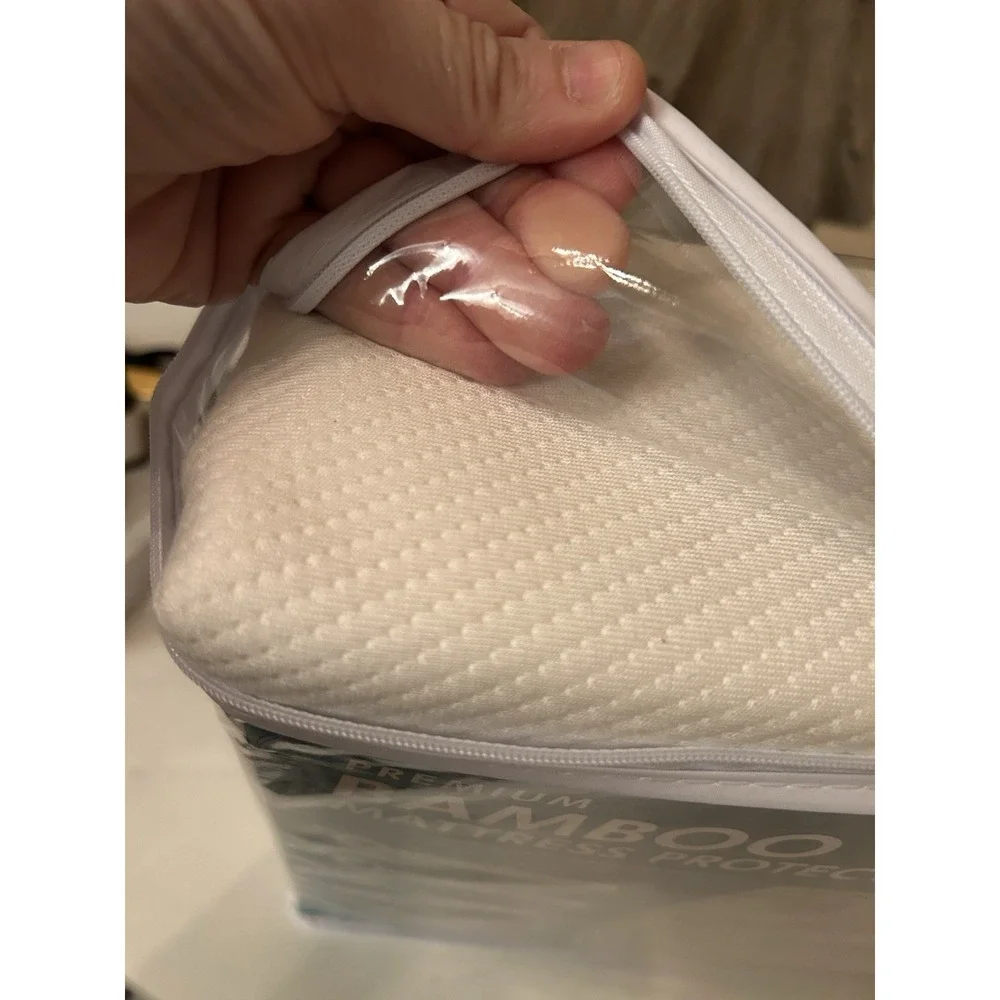 Bamboo Mattress Protector Deep Pocket Waterproof Hypoallergenic Cooling Cover